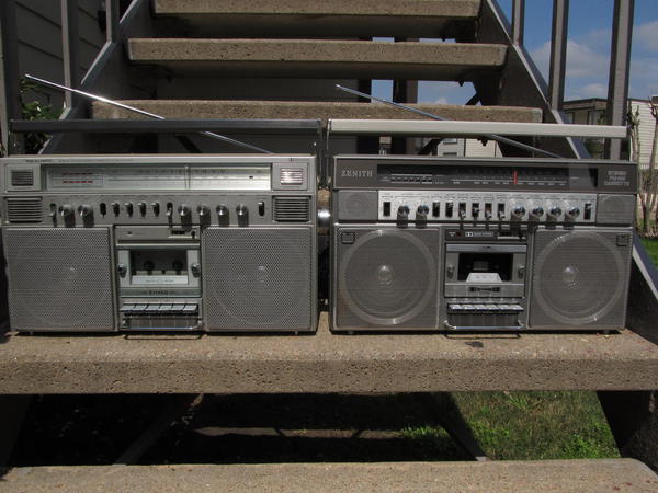 IMG_2279 side by Realistic SCR-6 Zenith R-99 Boombox