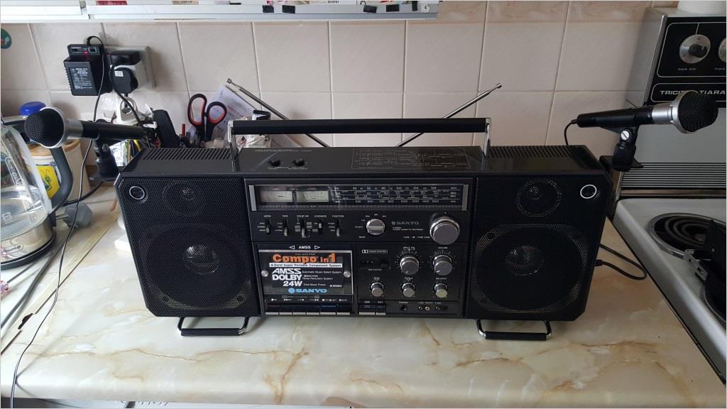 1 Sanyo M9998K.jpg