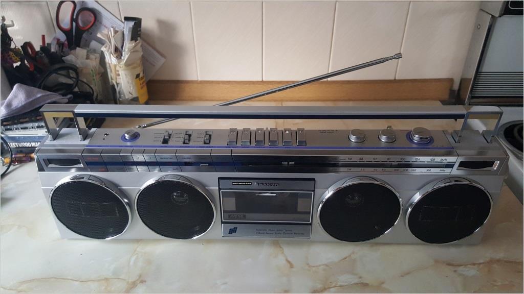 10 Sanyo M7830LG.jpg