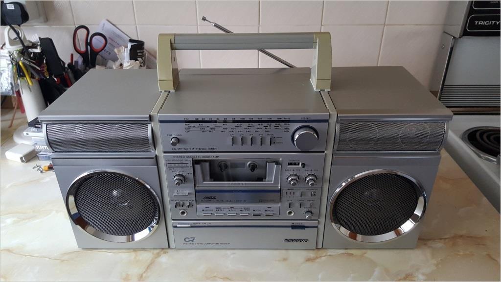 2 Sanyo C-7.jpg