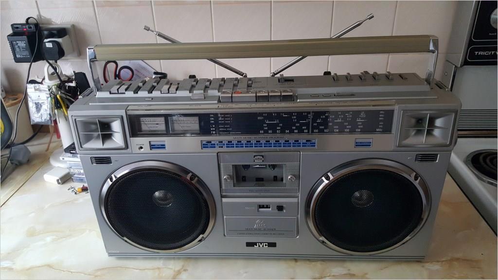 4 JVC-M70.jpg