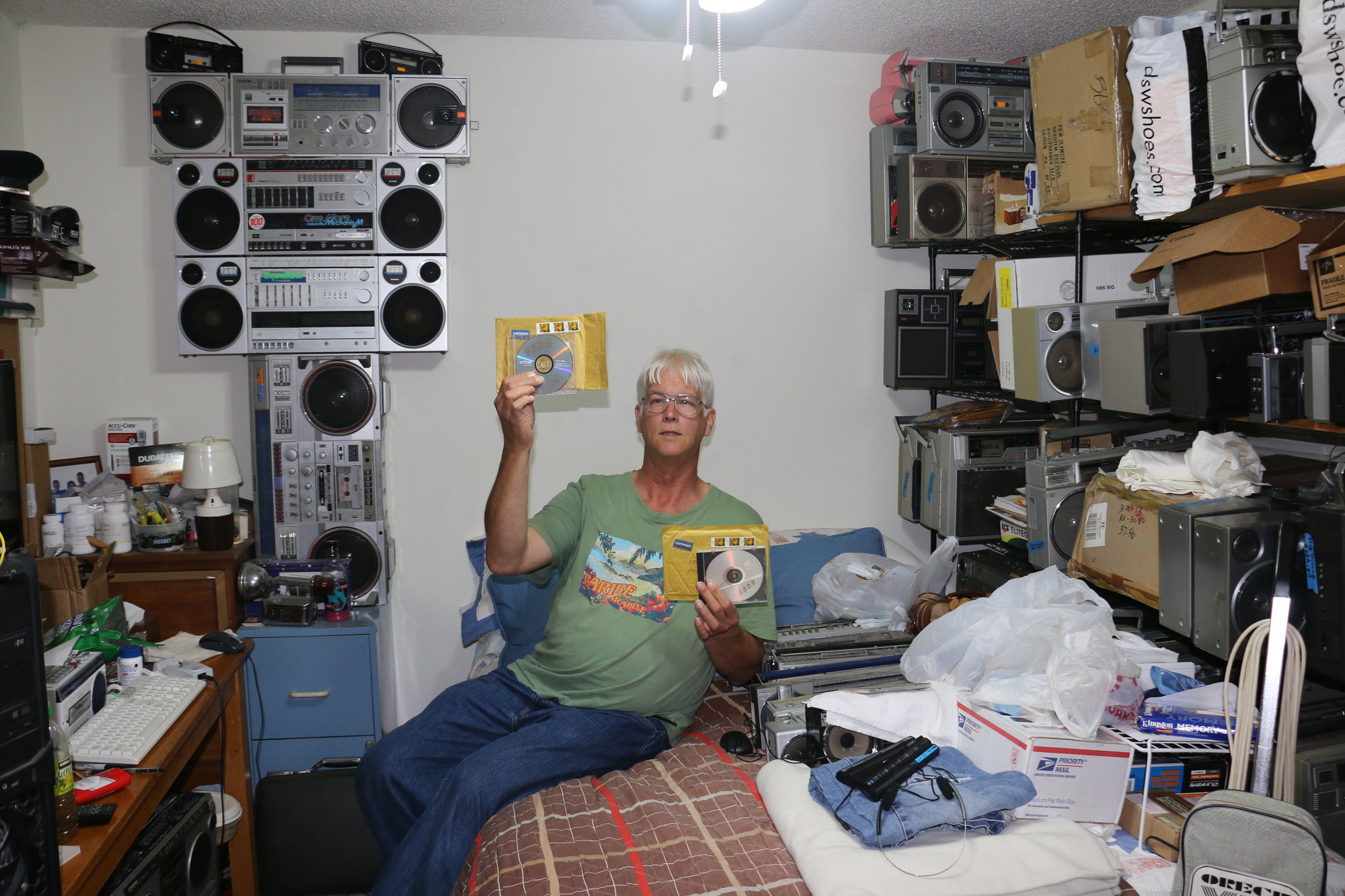 IMG_0234 bedroom EOS 70D James BBDB x2 dvd stereo2go.JPG