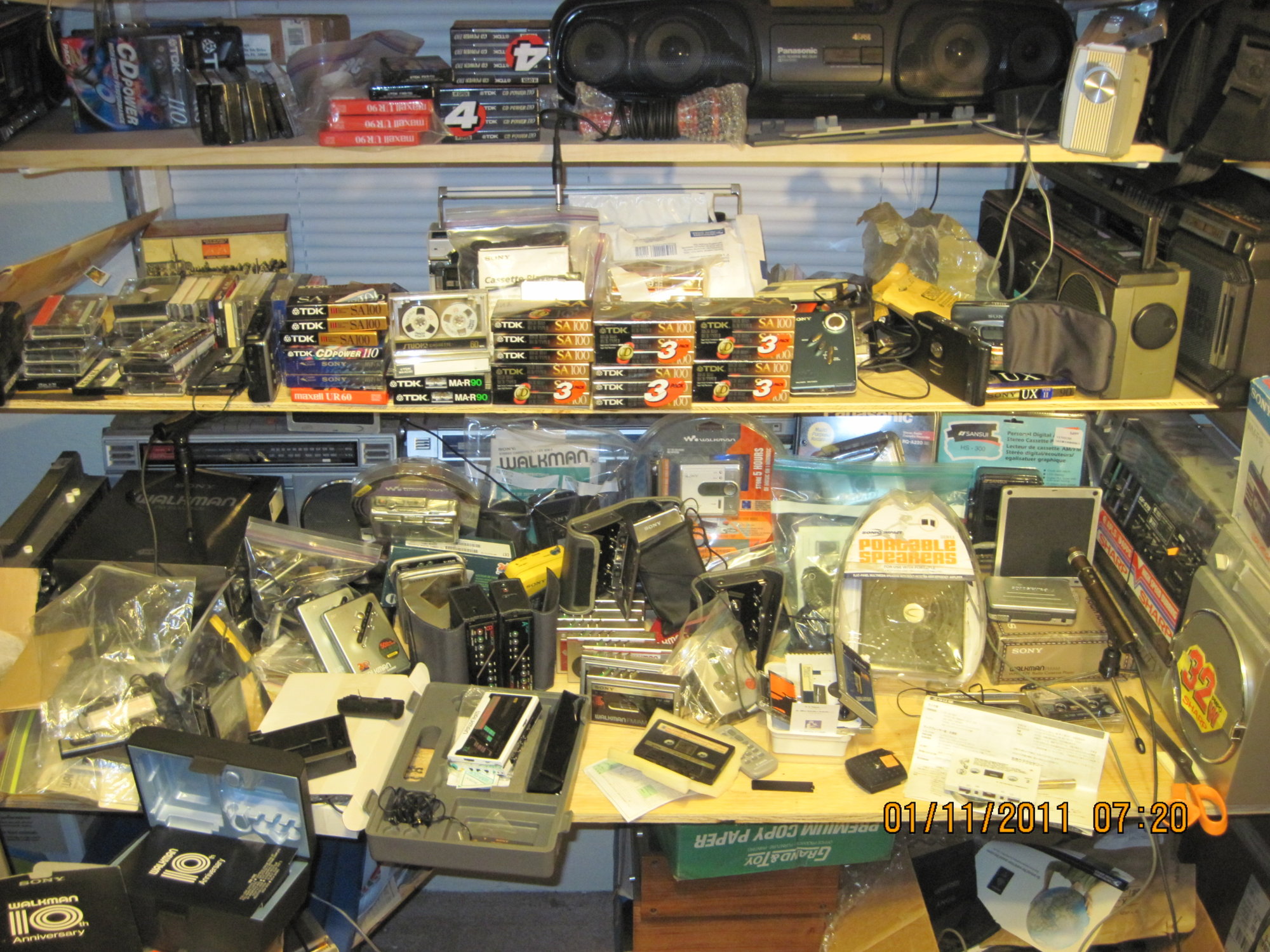 IMG_0987 cassette middle room walkman.JPG