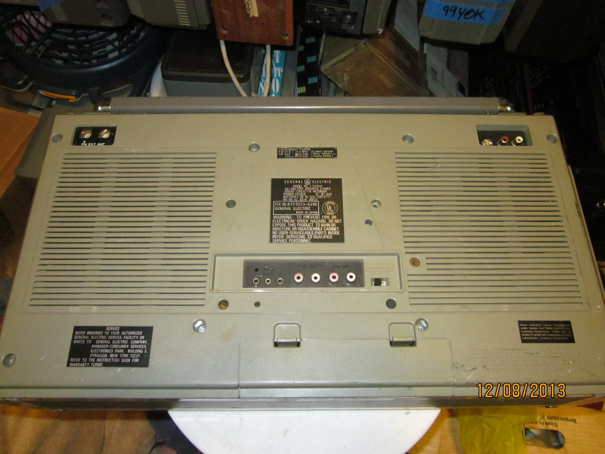 IMG_1016 back GE digital radio Boombox 3-5295A.JPG