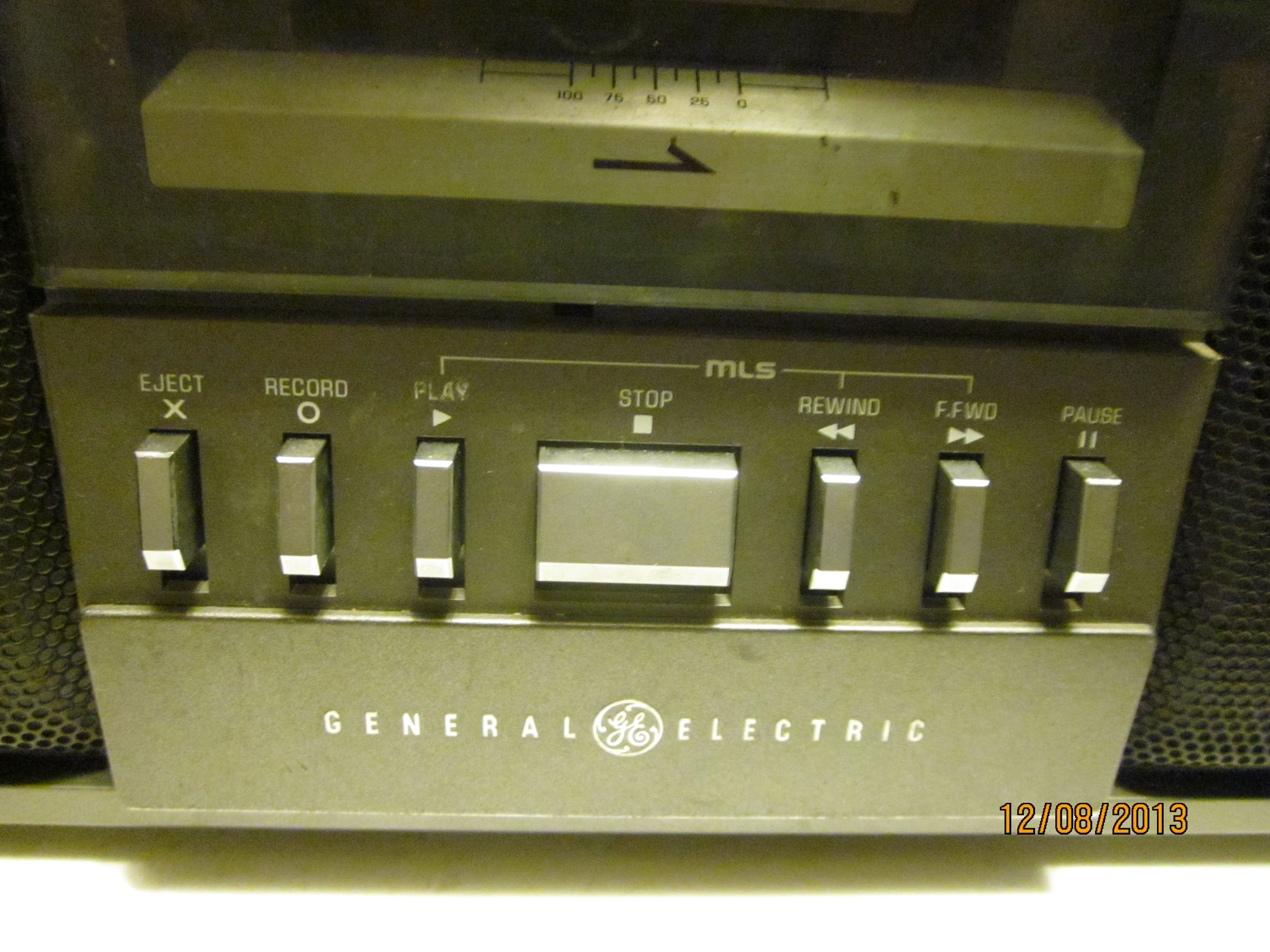 IMG_1028 cassette GE digital radio Boombox 3-5295A.JPG