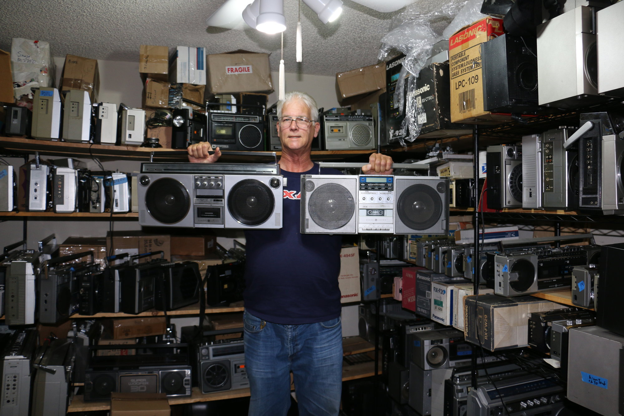 IMG_3468 James radio room selfie General Electric 3-6000B Analogue & Digital GE 3-6035B.JPG