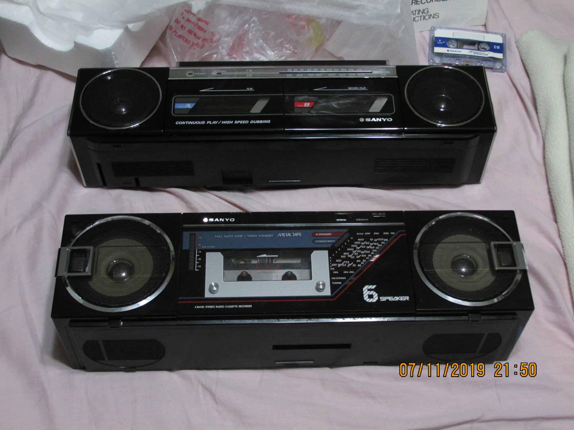 IMG_3548 Sanyo M7740k MW800 six speaker mini front.JPG
