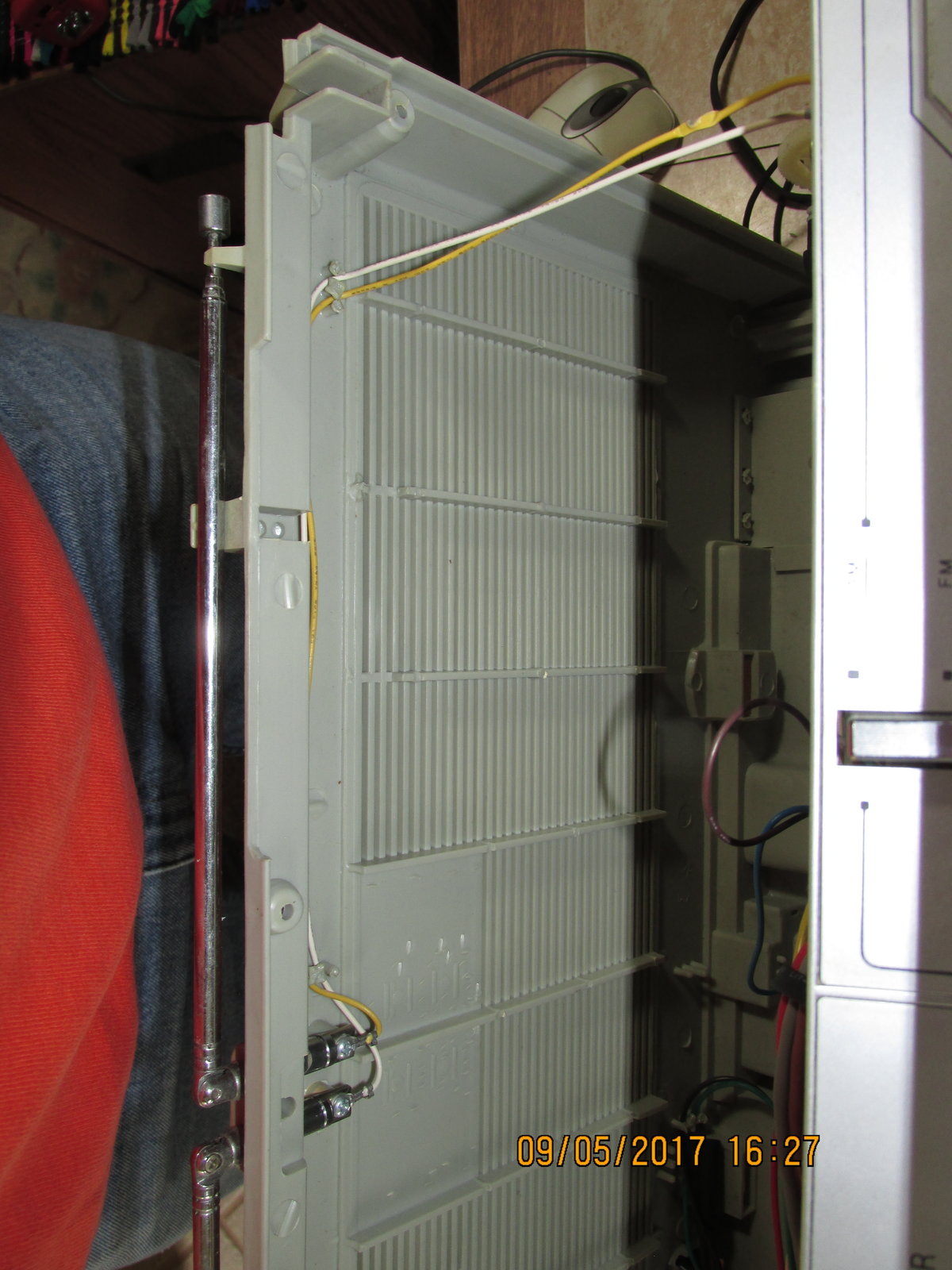 IMG_7333 Lasonic TRC-918 antenna wires.JPG