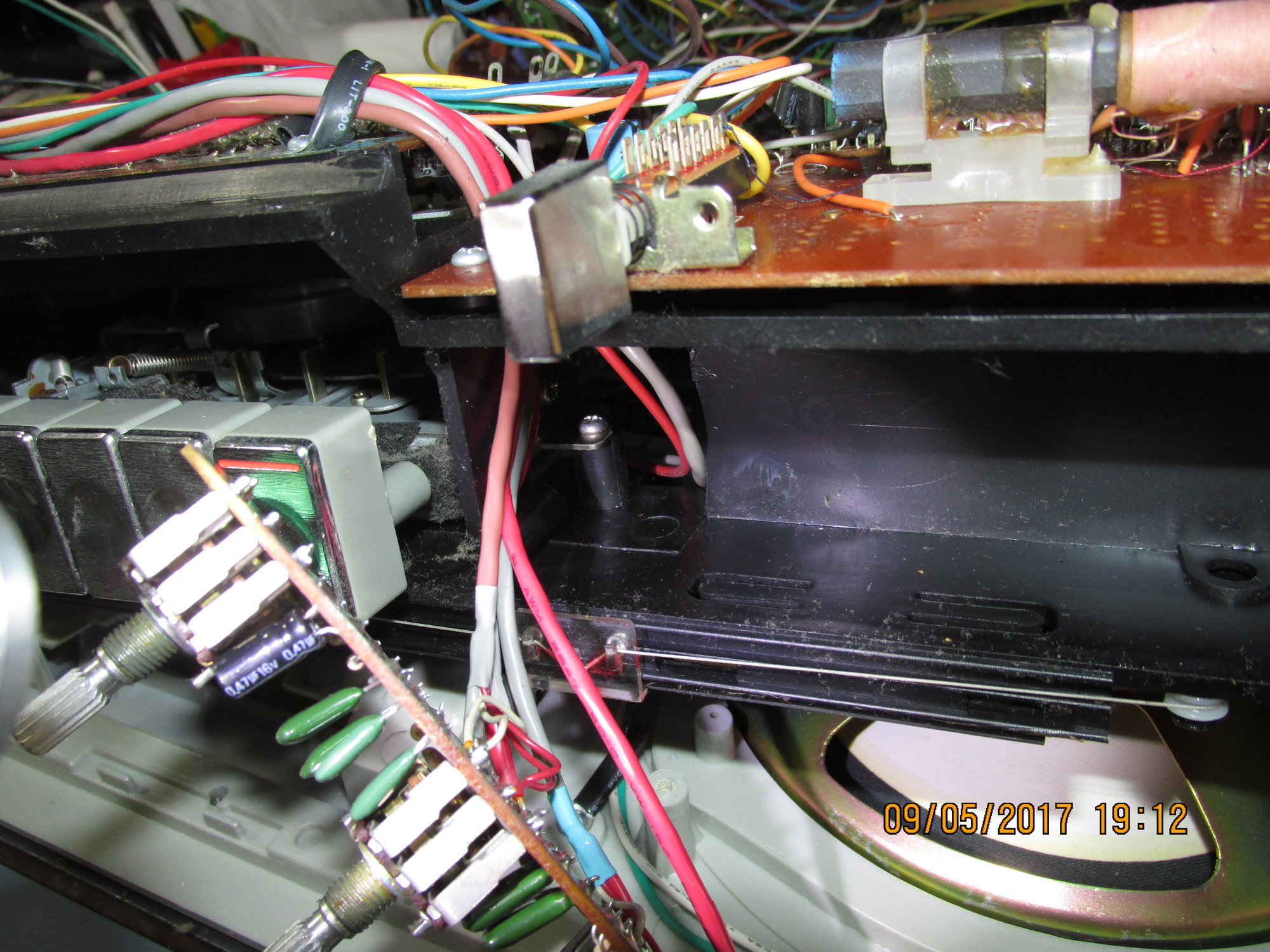IMG_7353 Lasonic TRC-918 deck screw location.JPG