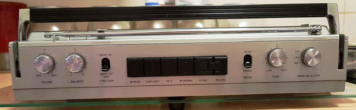 Ingersoll XK-808 Stereo Radio Recorder - August 2017 (11).jpg