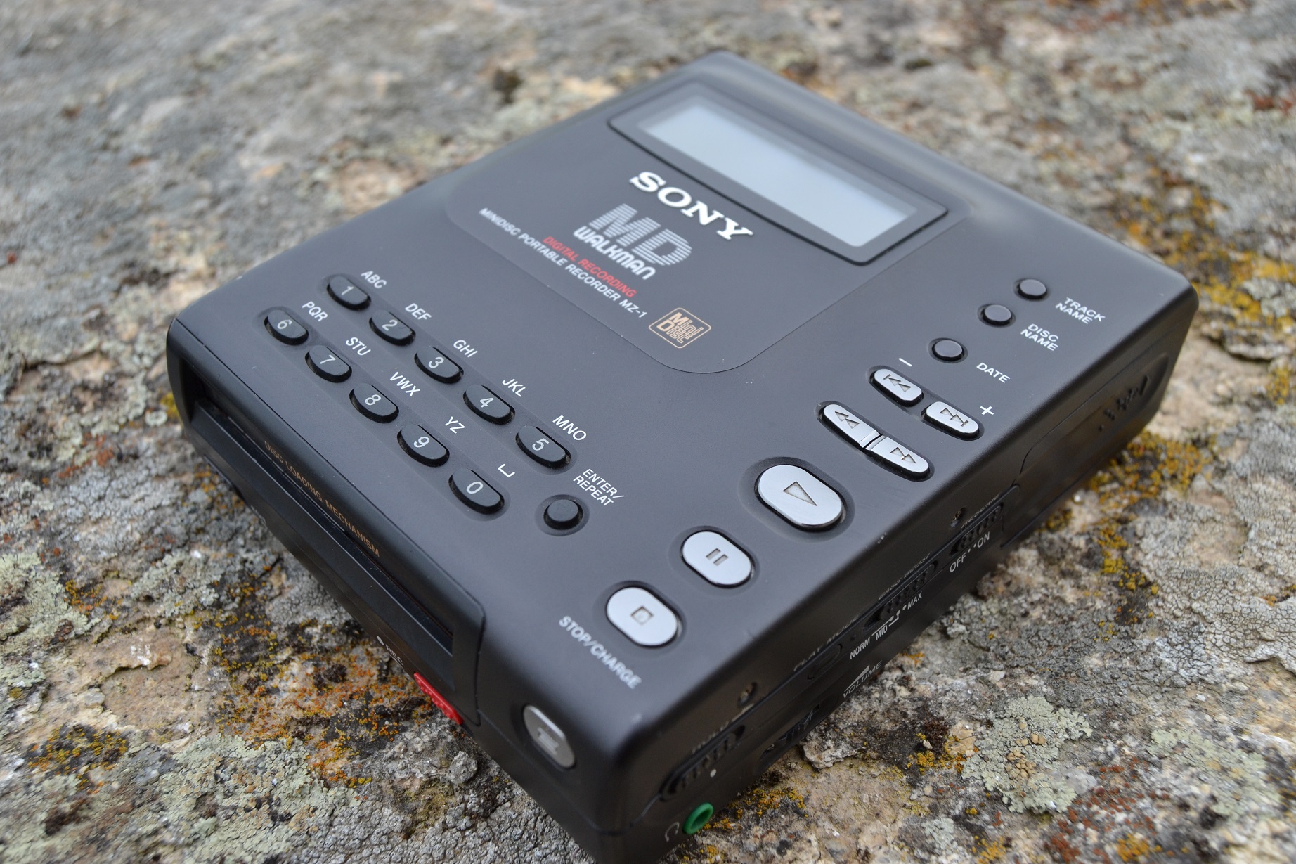 Sony MZ-1  .jpg