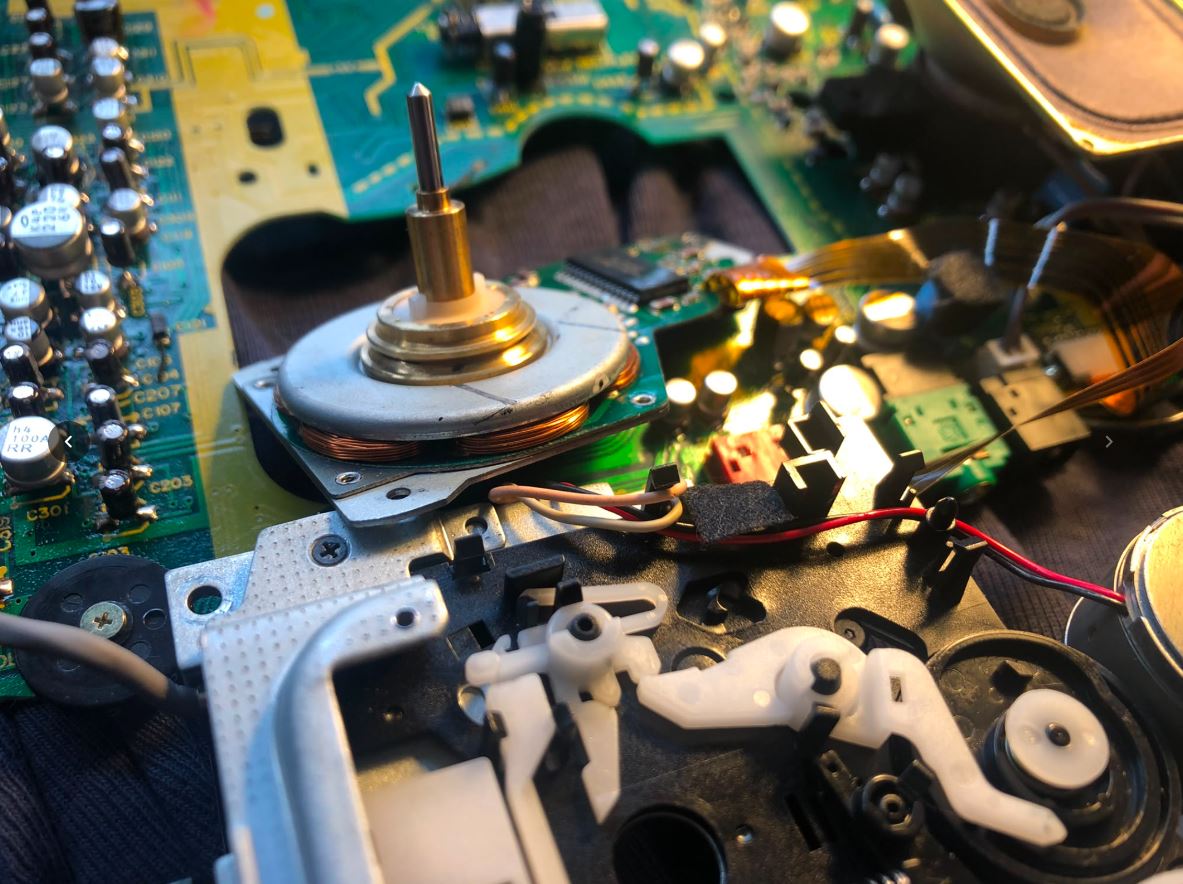 Sony TCS-2000 capstan motor.JPG