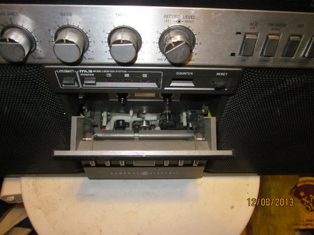 IMG_1030 well GE digital radio Boombox 3-5295A.JPG