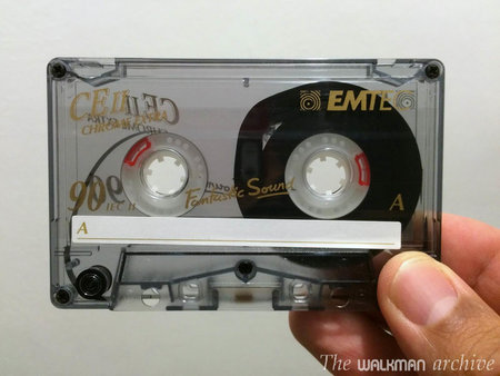 Strange thing into a cassette 01.JPG
