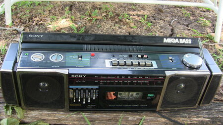 IMG_3069 Sony CFS-D10 Mega-bass serviced play cassette line-in radio Znter.JPG