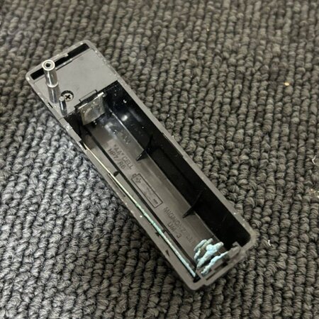 SANYO JJ-P100 battery compartment bottom 3d1fffa.jpg