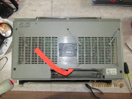 IMG_6757 Pioneer SK-31 9VDC Open back screw location.JPG