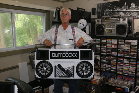 IMG_0598 James selfie Front hold BumpBoxx.JPG