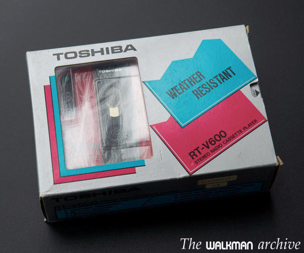 TOSHIBA Walkman RT-V600 Boxed Red 01